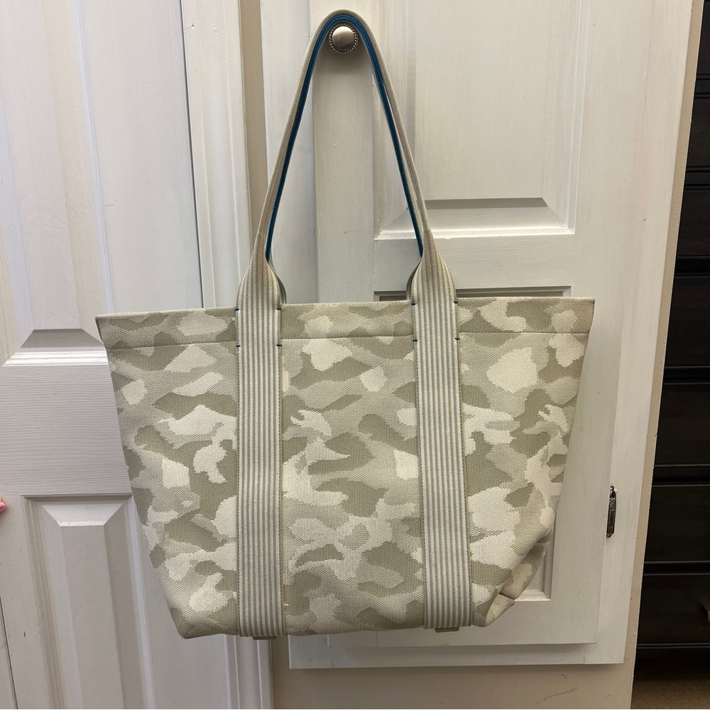 Rothy’s Essential Tote in color desert camo. Good condition